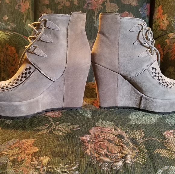 Very Volatile Platform Booties - Picture 3 of 8